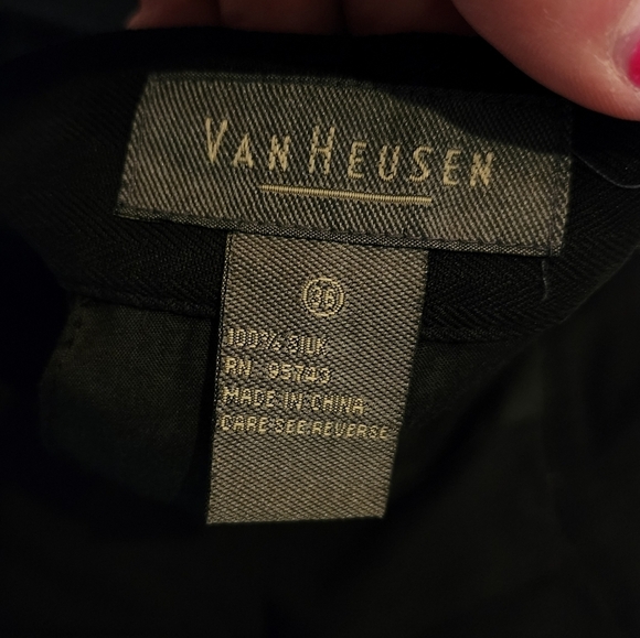 100% silk Van Heusen black pleated shorts. - Picture 3 of 11